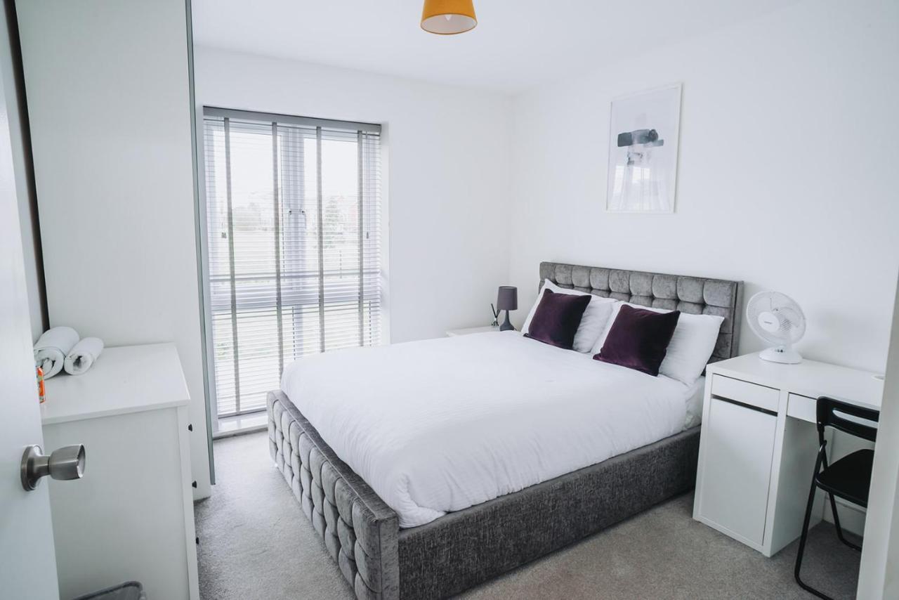Deluxe 2 Bed Flat In Patchway Near Aztec West And Cribbs Causeway Bristol Apartment Exterior photo