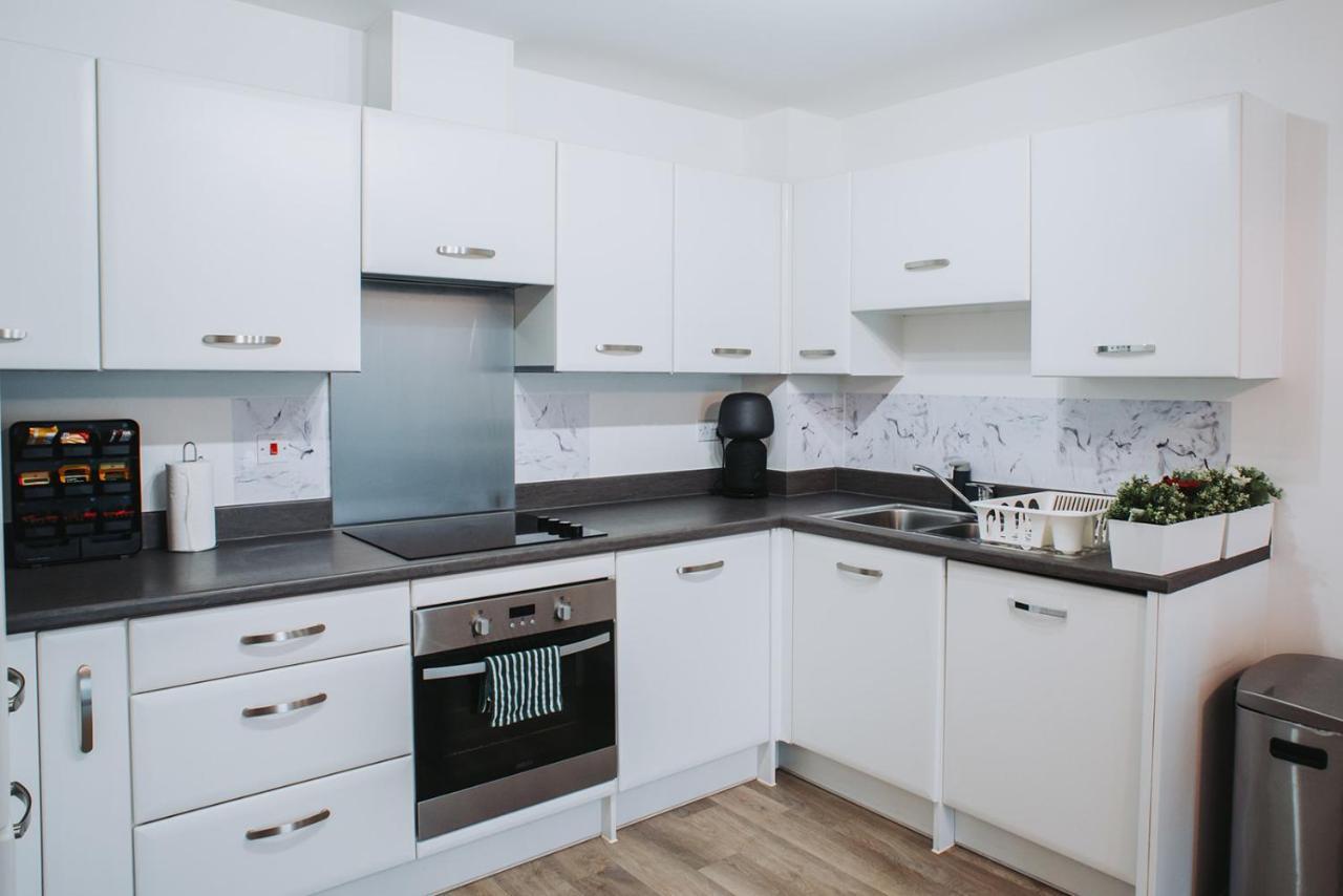 Deluxe 2 Bed Flat In Patchway Near Aztec West And Cribbs Causeway Bristol Apartment Exterior photo